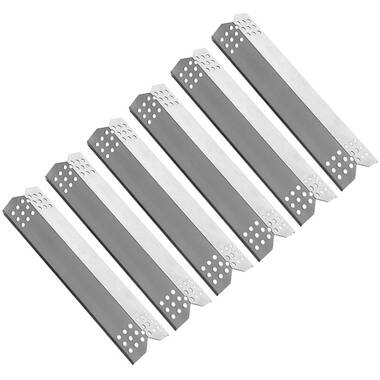 Grill heat outlet plates